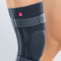 Бандаж коленный с силиконовым пателлярным кольцом и ремнями Genumedi Plus